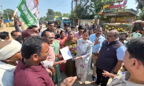 हादसों से भड़के मानपुर के लोग : नेशनल हाईवे पर कांग्रेसियों ने किया चक्काजाम, ठेकेदार के खिलाफ कार्रवाई की मांग