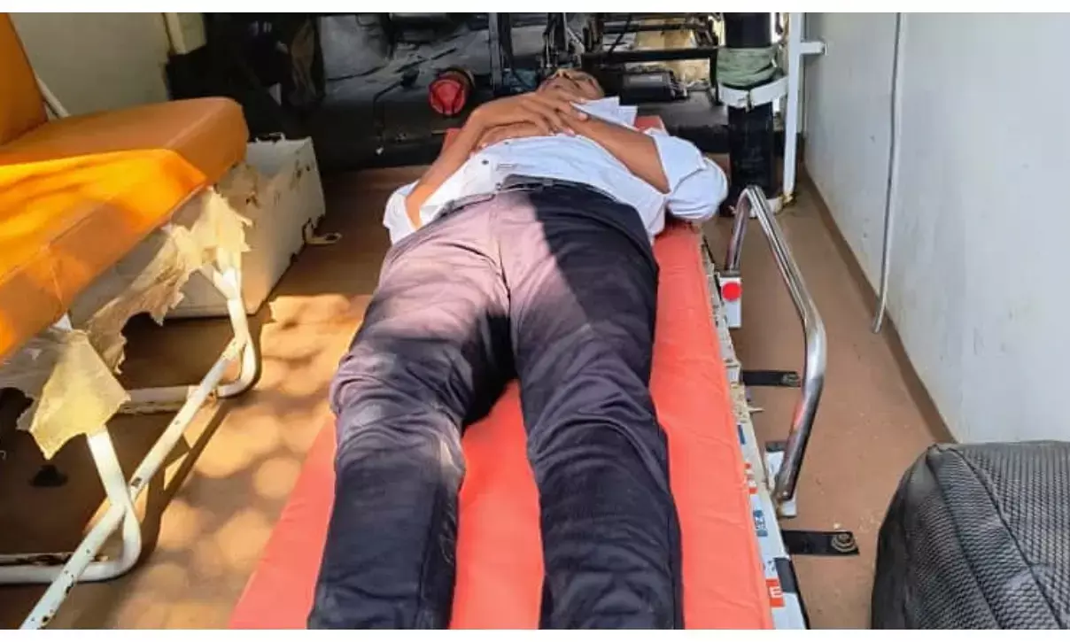 सड़क हादसे में घायल युवकों की जान बचाने आगे आए शिक्षक, बने फरिश्ता