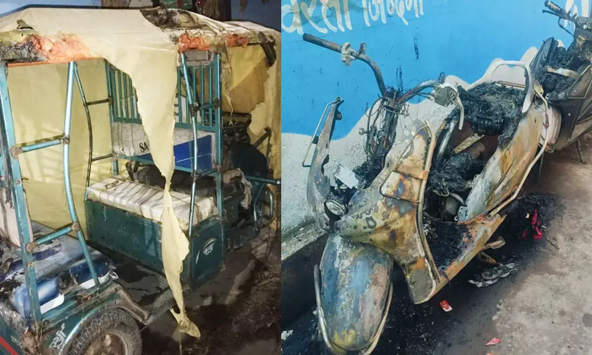 फायरमैन ने कई गाड़ियों में लगाई आग