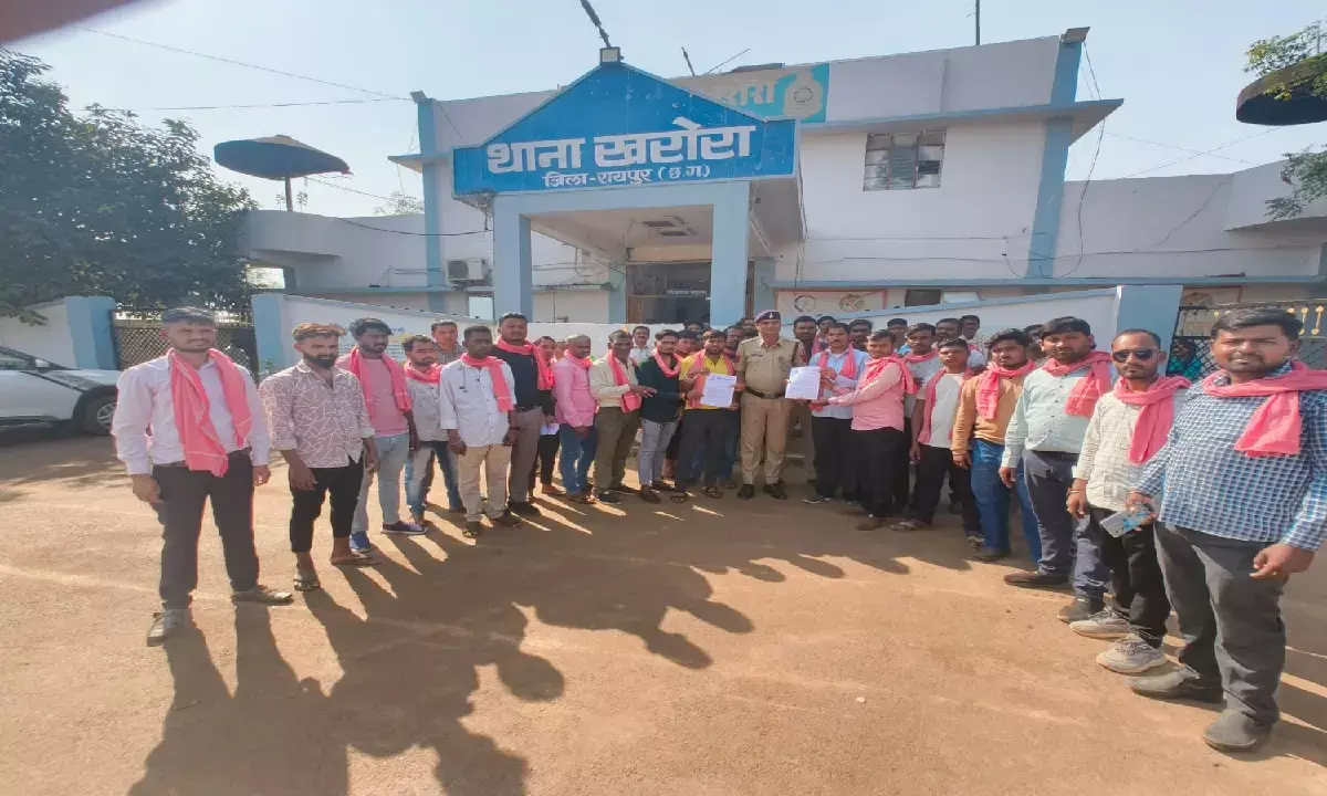 खरोरा थाने पहुंची क्रांति सेना : छत्तीसगढ़िया संस्कृति का अपमान करने का लगाया आरोप, पांच लोगों के खिलाफ नामजद की शिकायत