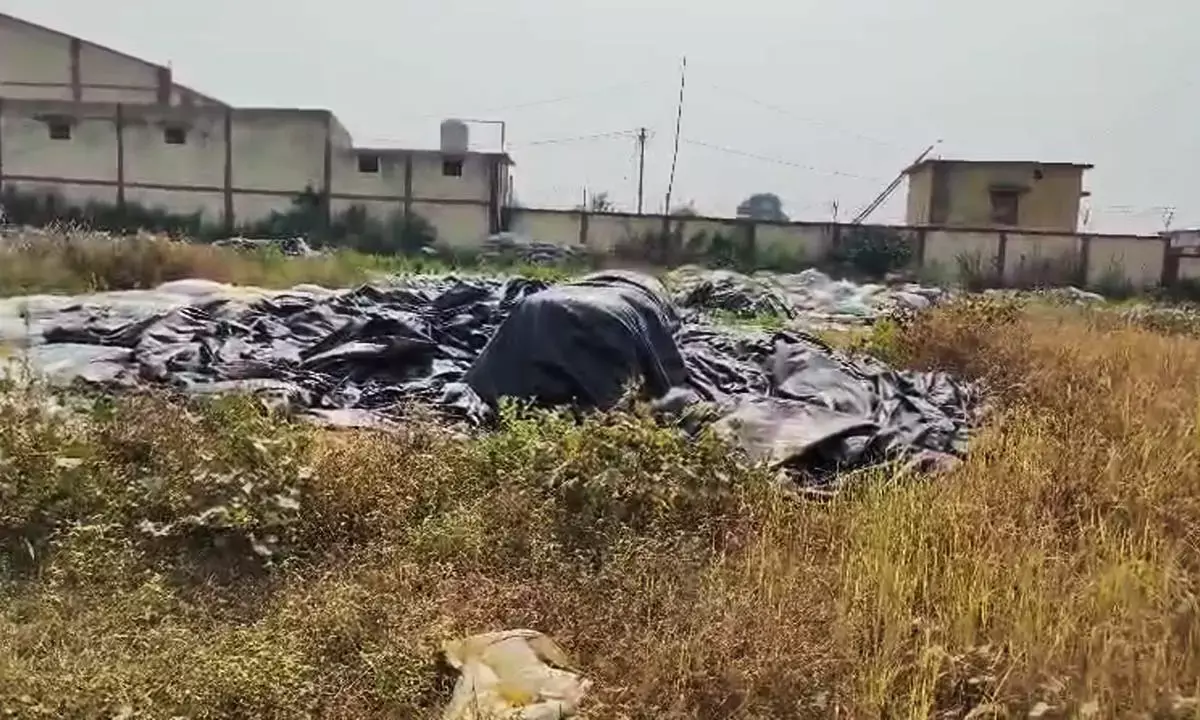 संग्रहण केंद्र में अव्यवस्था का आलम