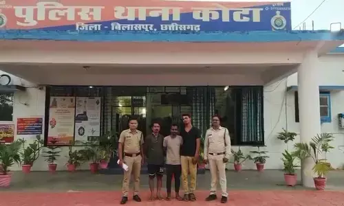 कल्चुरी समाज के कार्यक्रम का बैनर फाड़ते तीन आरोपी रंगे हाथ गिरफ्तार