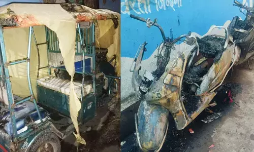 फायरमैन ने कई गाड़ियों में लगाई आग