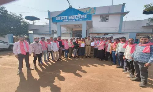 खरोरा थाने पहुंची क्रांति सेना : छत्तीसगढ़िया संस्कृति का अपमान करने का लगाया आरोप, पांच लोगों के खिलाफ नामजद की शिकायत