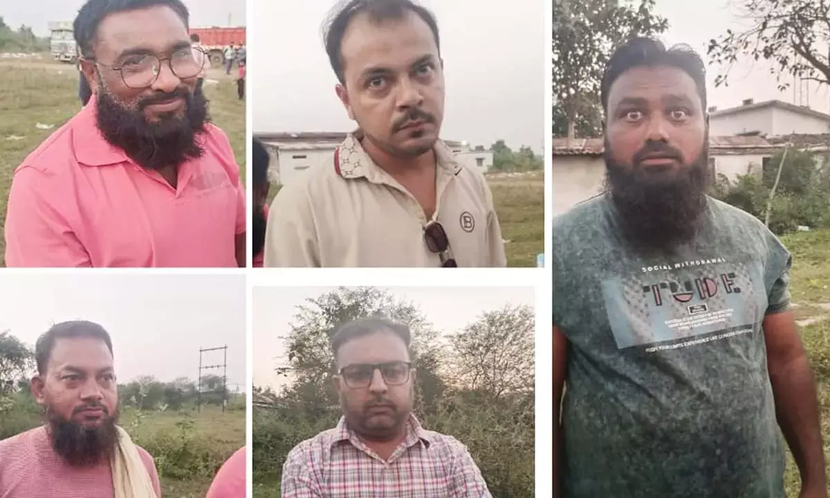 जुआ खेलते 8 जुआरी रंगे हाथ गिरफ्तार