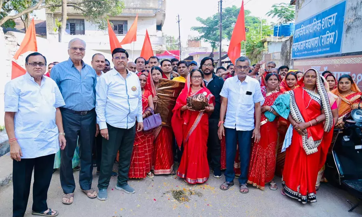 राधाकृष्ण मंदिर ट्रस्ट कमेटी ने भोजन प्रसादी कराया