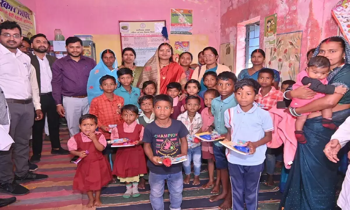 मंत्री लक्ष्मी राजवाड़े का जन्मदिन : बच्चों के साथ बांटी खुशियां, बुजुर्गों का लिया आशीर्वाद