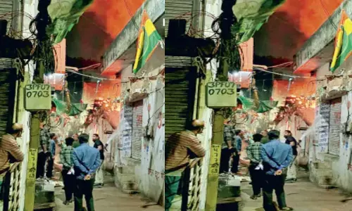 फायरमैन की हकीकत : शरारत से मना किया तो बच्चे ने फूंक दी आधा दर्जन गाड़ियां