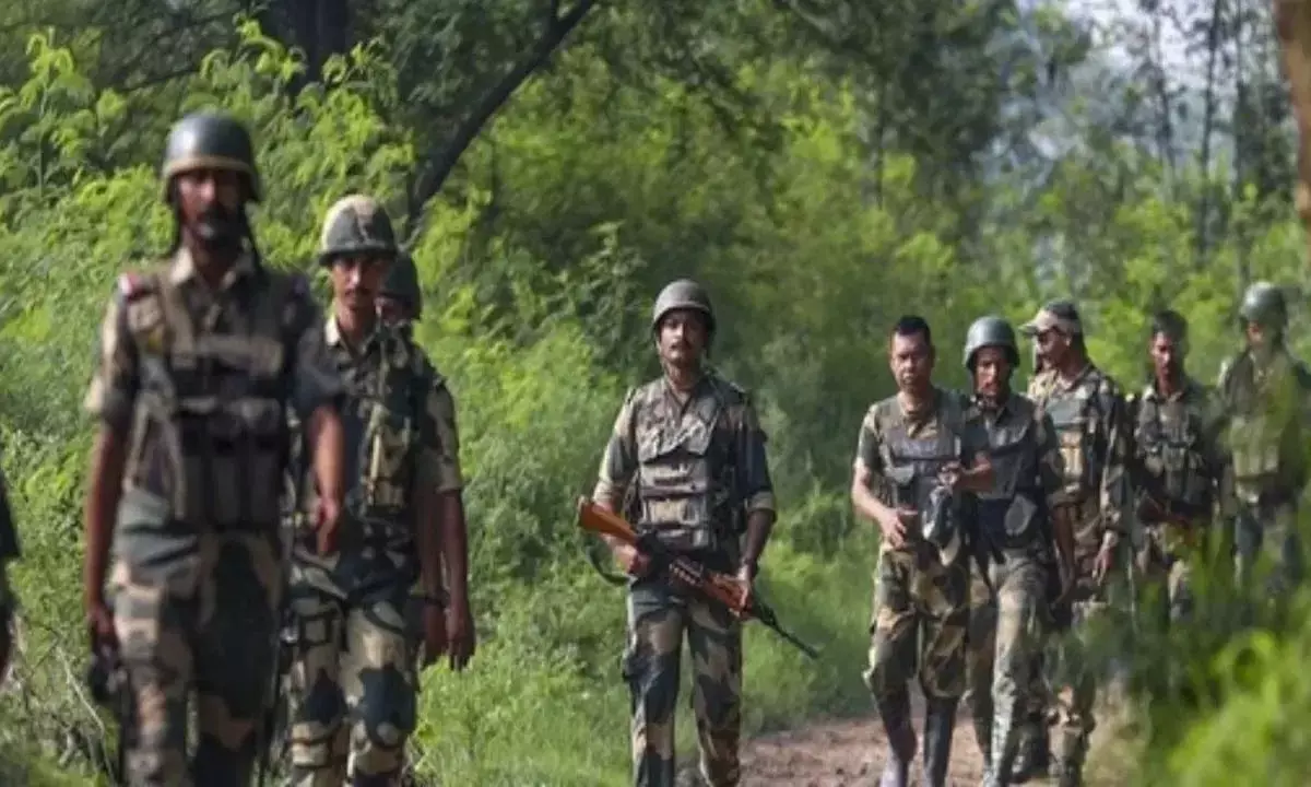 गरियाबंद में मुठभेड़ :  जवानों को भारी पड़ता देख नक्सली भागे , हथियार और सामान बरामद