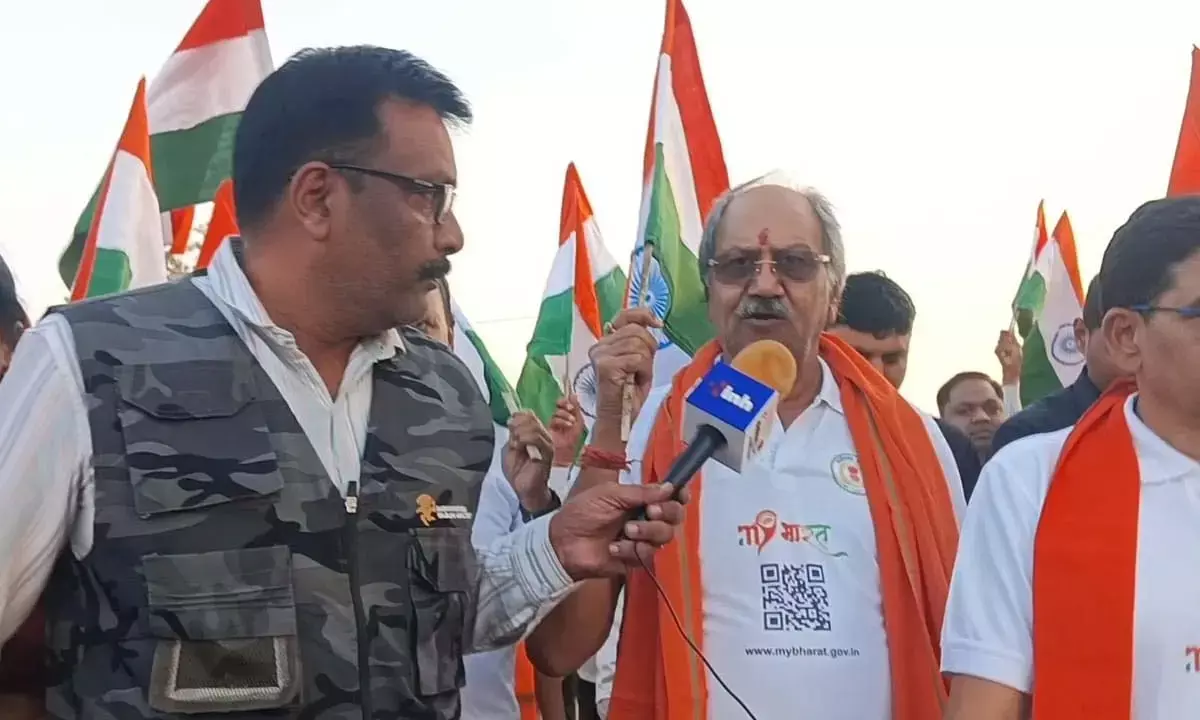 सांसद बृजमोहन, मंत्री वर्मा भी 8 किमीं पैदल चले सांसद बृजमोहन, मंत्री वर्मा भी 8 किमीं पैदल चले