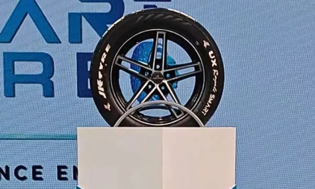 भारतीय कंपनी ने देश का पहला एम्बेडेड स्मार्ट टायर लॉन्च किया, खासियत जान हो जाएंगे दंग! भारतीय कंपनी ने देश का पहला एम्बेडेड स्मार्ट टायर लॉन्च किया, खासियत जान हो जाएंगे दंग!