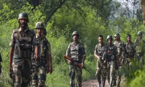 गरियाबंद में मुठभेड़ :  जवानों को भारी पड़ता देख नक्सली भागे , हथियार और सामान बरामद