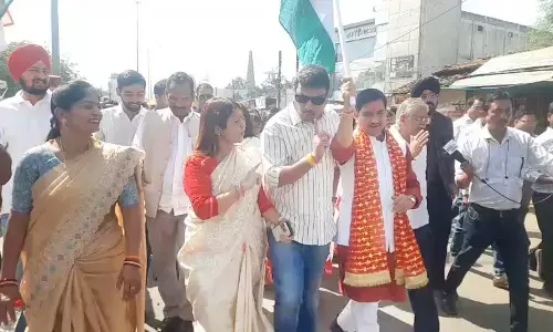 विधायक सुशांत शुक्ला और प्रदेश मंत्री हर्षिता पांडे