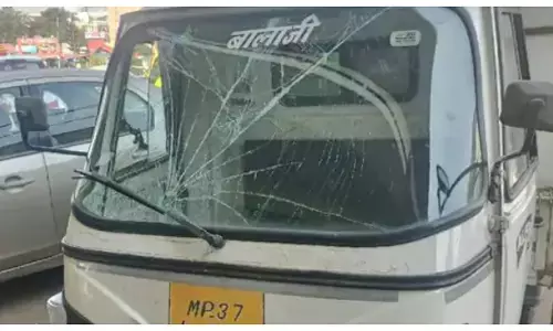 लालघाटी में लोडिंग ऑटो की टक्कर से महिला की मौत, आरोपी चालक फरार