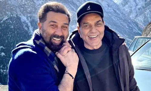 दिग्गज अभिनेता धर्मेंद्र की सेहत पर बेटे सनी देओल ने हेल्थ अपडेट दी।