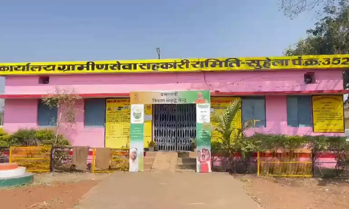 सहकारी कर्मियों की हड़ताल से व्यवस्था ठप