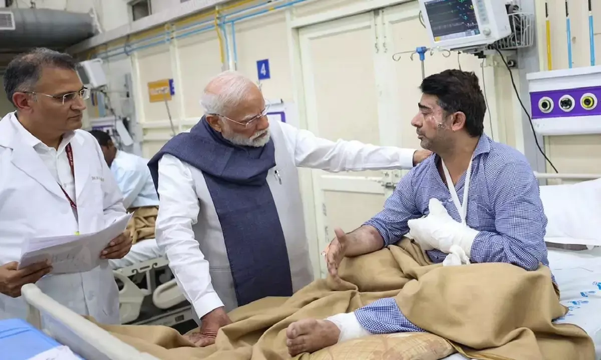 PM Modi Delhi blast injured LNJP Hospital