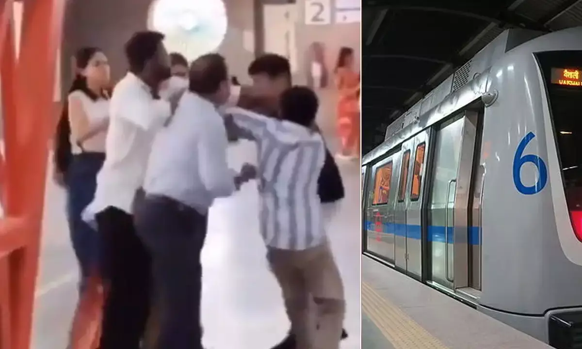 Delhi Metro Kalesh Viral Video