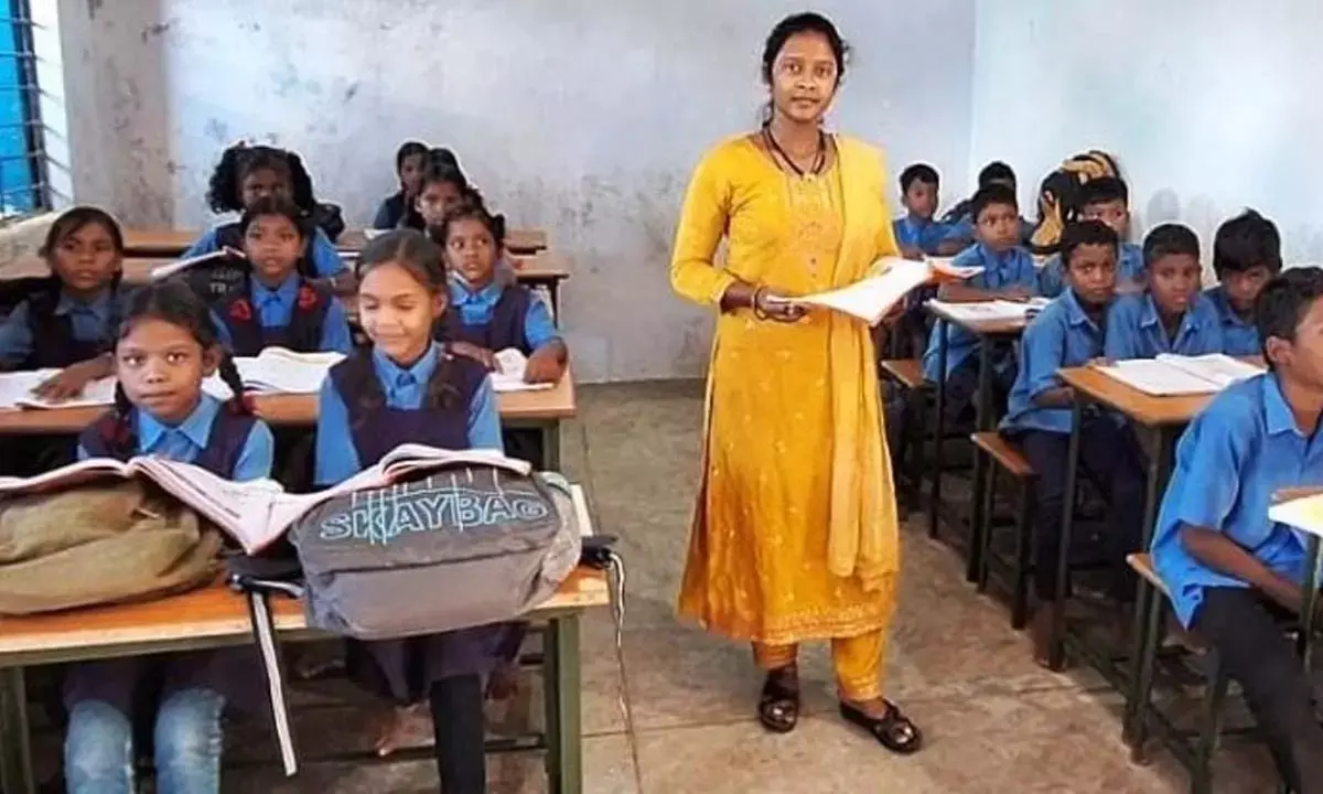 बस्तर में स्कूलों में पढ़ाई ठप