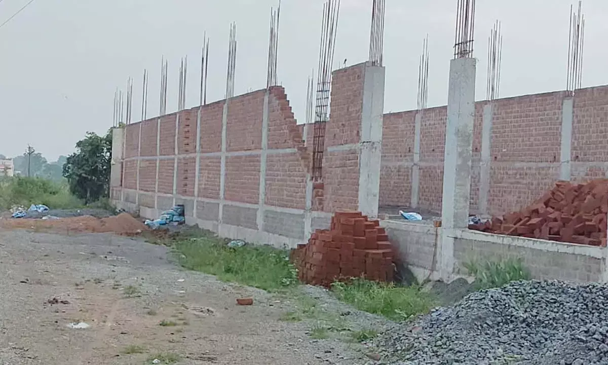 निर्माणाधीन भवनों के निर्माण