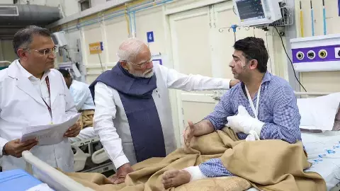 PM Modi Delhi blast injured LNJP Hospital
