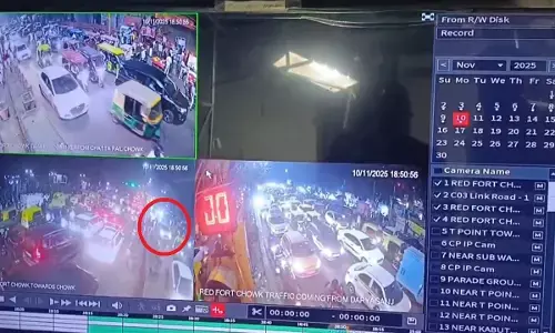 New CCTV footage: A powerful explosion occurred among vehicles stopped at a traffic signal.