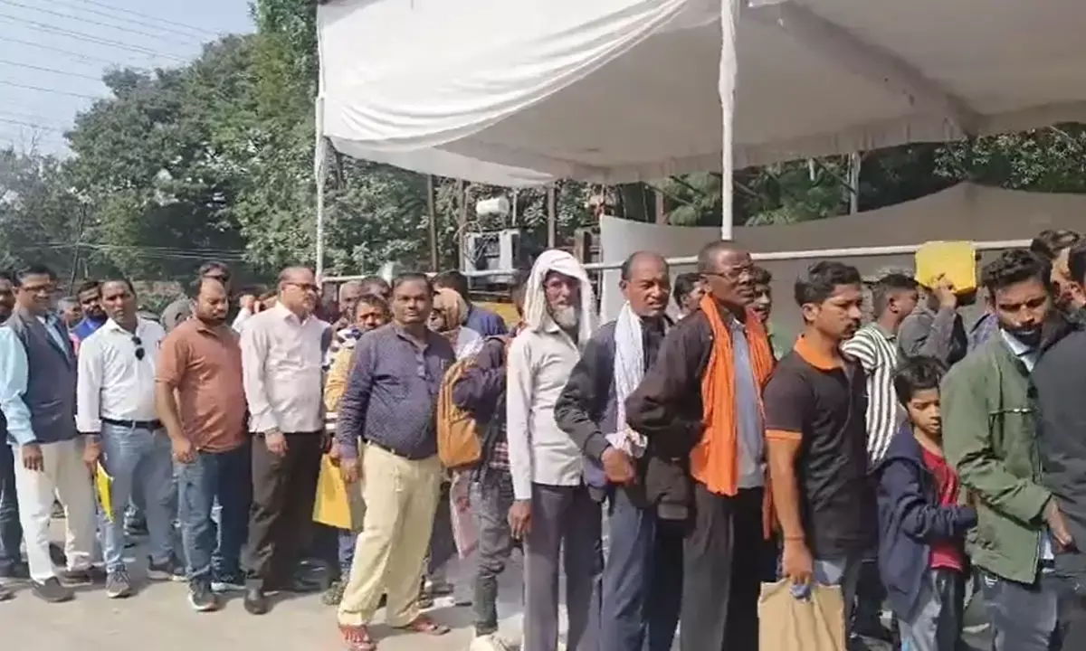 मुख्यमंत्री निवास में जनदर्शन के लिए पहुंचे आमजन