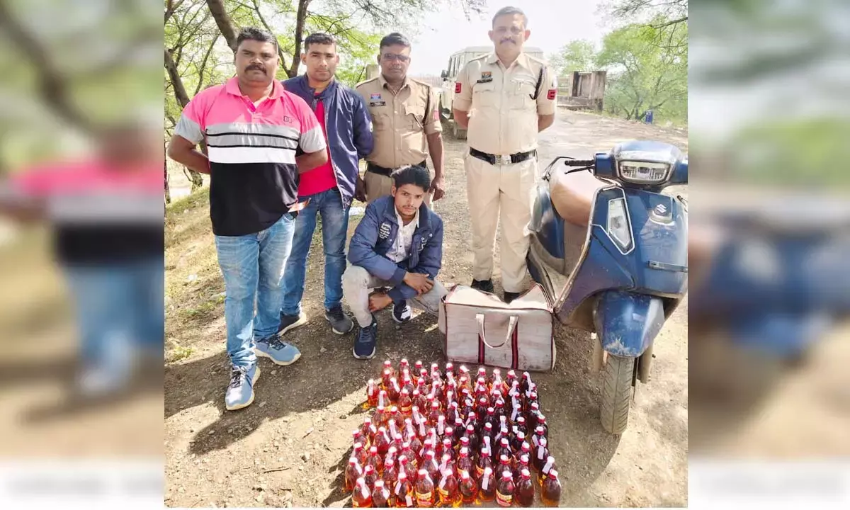 सरकारी दुकान में अवैध शराब तस्करी