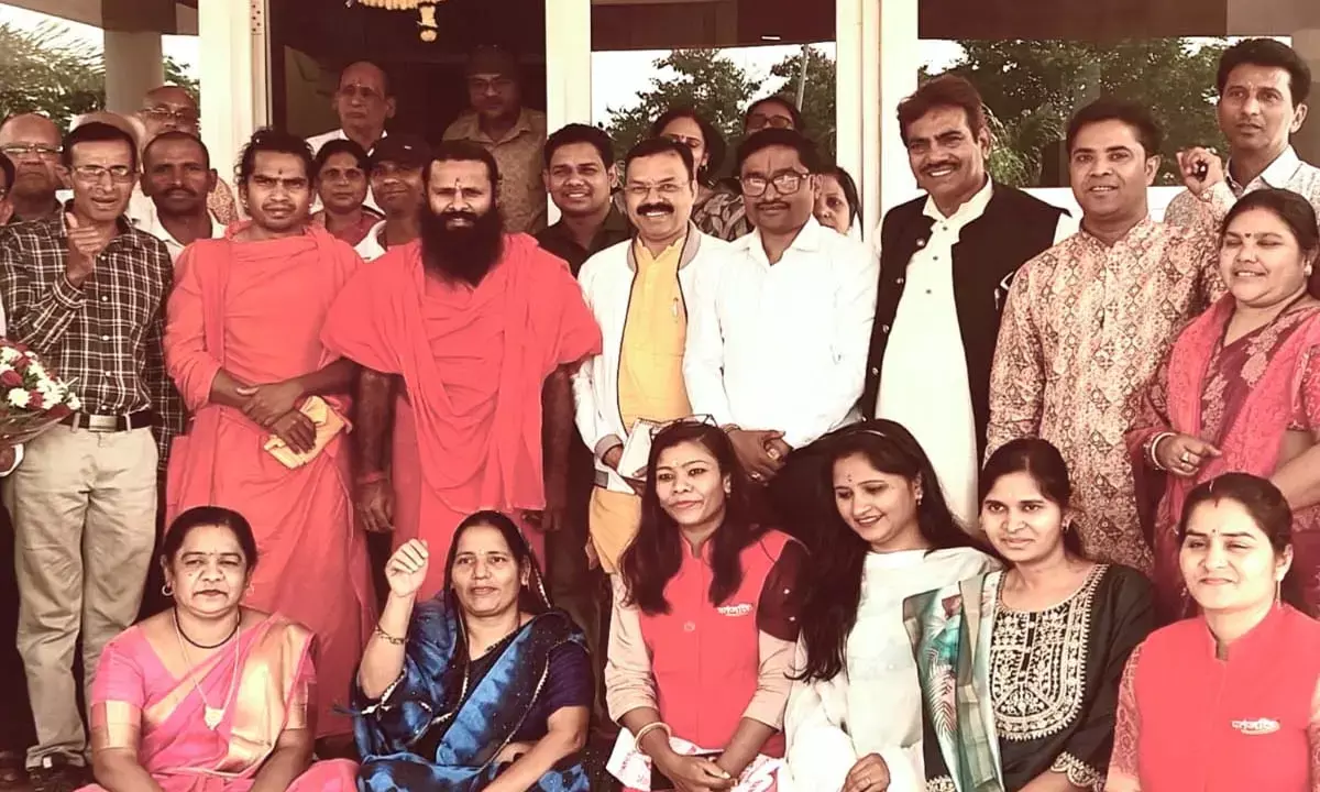 स्वामी परमार्थ देव और स्वामी नरेंद्र देव पहुंचे बेमेतरा