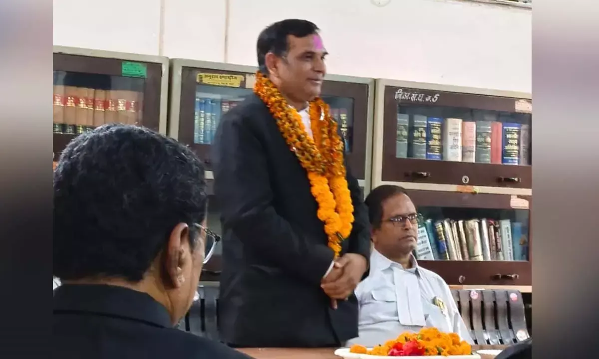 ये सफलता हासिल करने वाले वे धमतरी जिले के पहले वकील