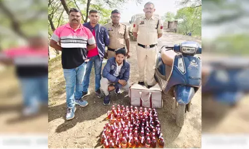 सरकारी दुकान में अवैध शराब तस्करी