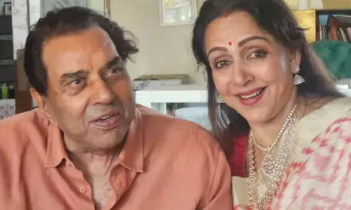 हेमा मालिनी ने पति धर्मेंद्र की तबीयत पर अपडेट दिया।