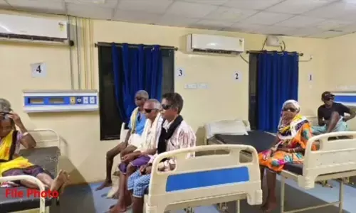 बीजापुर पहुंची जाँच टीम : तलाशेगी आँखों में संक्रमण की वजह