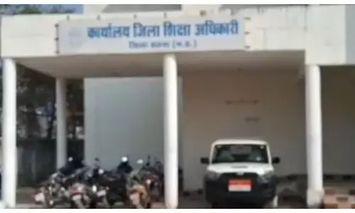 जेडी के निरीक्षण में गैर हाजिर शिक्षक निलंबित, HM समेत अन्य को कारण बताओ नोटिस जारी