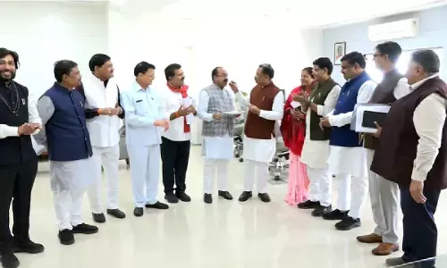 बिहार विधानसभा चुनाव 2025 : रुझानों को देखकर भाजपाई गदगद, सीएम साय ने मंत्रिमंडल के सदस्यों को मिठाई खिलाकर दी बधाई