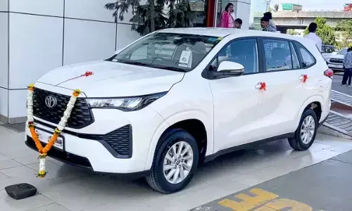 ग्राहकों ने टोयोटा की फॉर्च्यूनर और लैंड क्रूजर से ज्यादा इस कार को खरीदा; बनाया नंबर-1