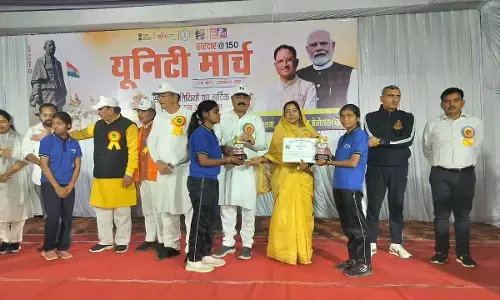 बेमेतरा में यूनिटी मार्च : जिला स्तरीय आयोजन में कस्तूरबा की मेडलिस्ट छात्राओं का सम्मान