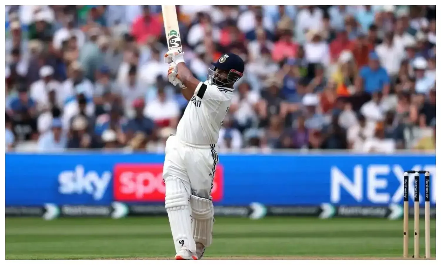 ऋषभ पंत ने 27 रन की पारी में तोड़ दिया सहवाग का महारिकॉर्ड, बन गए नए सिक्सर किंग ऋषभ पंत ने 27 रन की पारी में तोड़ दिया सहवाग का महारिकॉर्ड, बन गए नए सिक्सर किंग