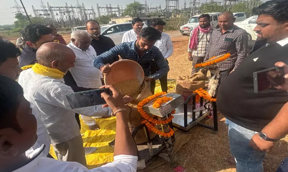 धान खरीदी का शुभारंभ : मंत्रियों- जनप्रतिनिधियों और कलेक्टरों ने तराजू-बॉट की पूजा-अर्चना