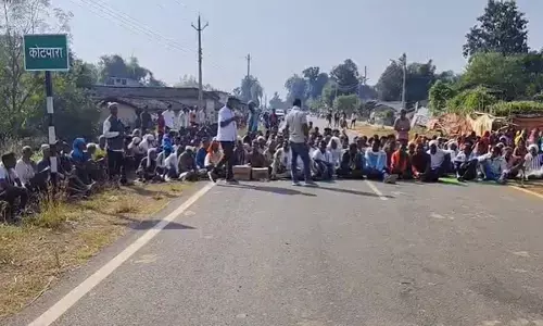 भानुप्रतापपुर-लोहत्तर मार्ग पर बैठे, 3 साल से चल रही है मांग