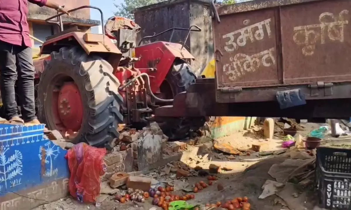 सब्जी बाजार में 13 वर्षीय बच्चे को रौंदा, हालत गंभीर