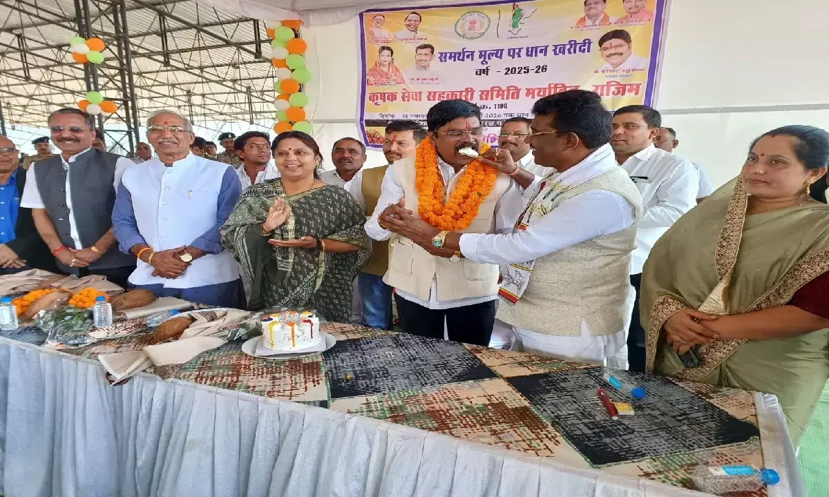 भाजपा नेता जितेंद्र सोनकर का जन्मदिन : सांसद रूपकुमारी चौधरी और विधायक रोहित साहू ने केक काटवाकर दी बधाई