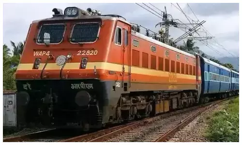 दिल्ली–यूपी रूट पर कोहरा, भोपाल पहुंचीं घंटों देरी से ट्रेनें