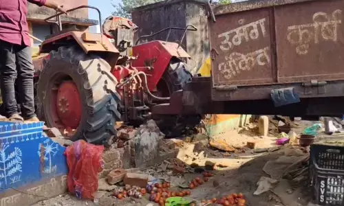 सब्जी बाजार में 13 वर्षीय बच्चे को रौंदा, हालत गंभीर