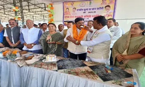 भाजपा नेता जितेंद्र सोनकर का जन्मदिन : सांसद रूपकुमारी चौधरी और विधायक रोहित साहू ने केक काटवाकर दी बधाई