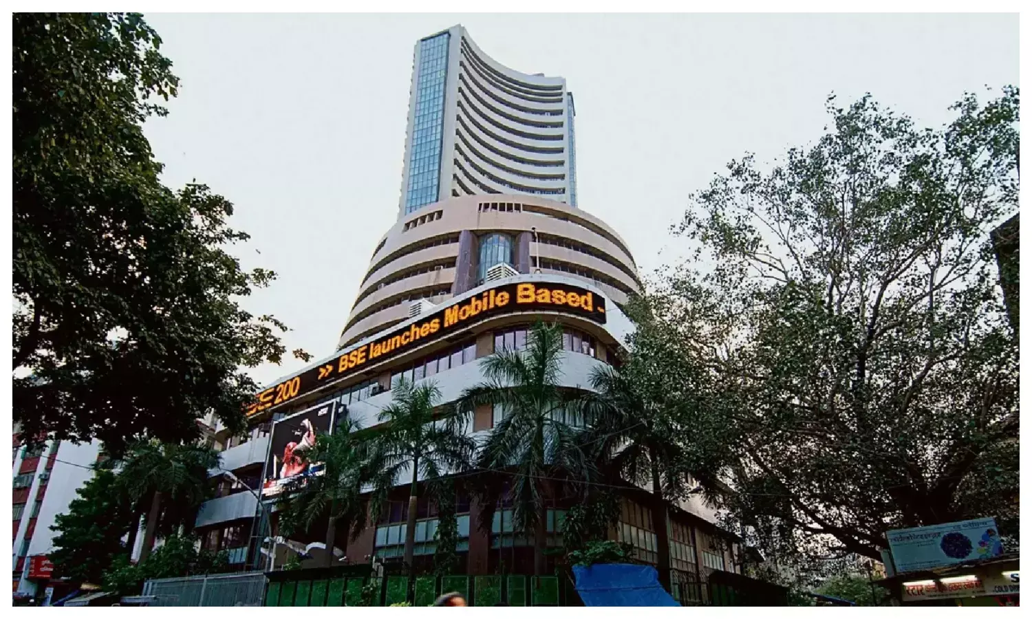 सेंसेक्स 231 अंक से अधिक चढ़ा, निफ्टी 25,966 से ऊपर, Nifty Bank ने तोड़ा रिकॉर्ड