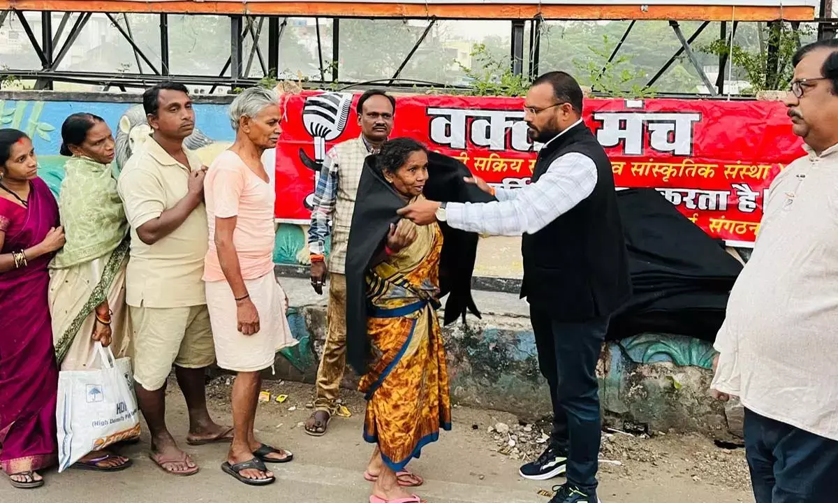 कड़ाके की ठंड में मानवता की मिसाल