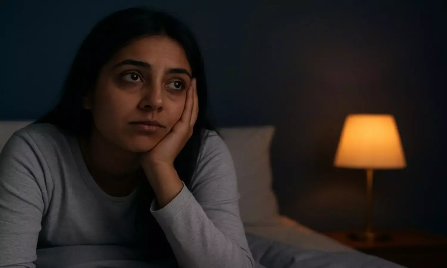 महिला को नींद नहीं आने की दिक्कत