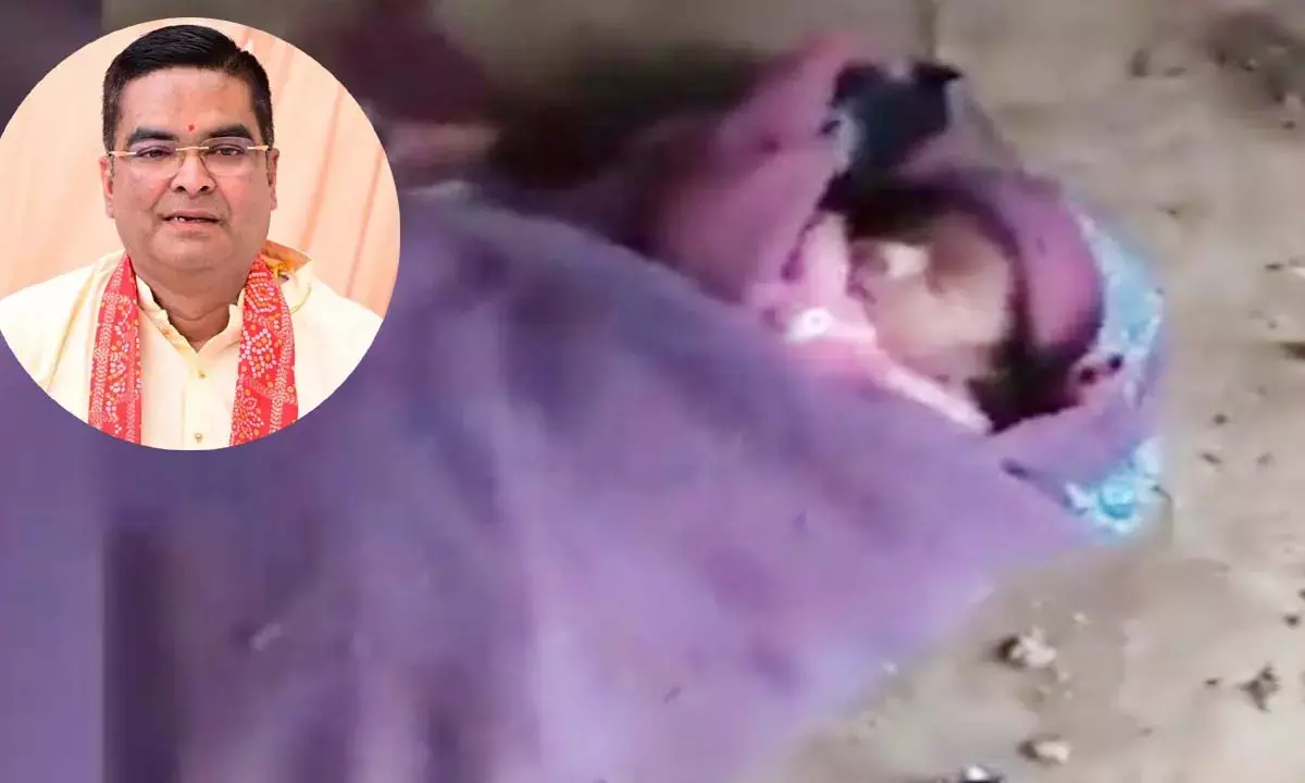 विधायक रिकेश सेन और नवजात बच्ची