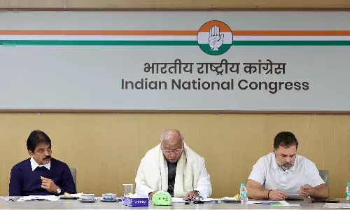 नई दिल्ली स्थित कांग्रेस मुख्यालय में पार्टी ने मंगलवार को SIR को लेकर समीक्षा बैठक की।